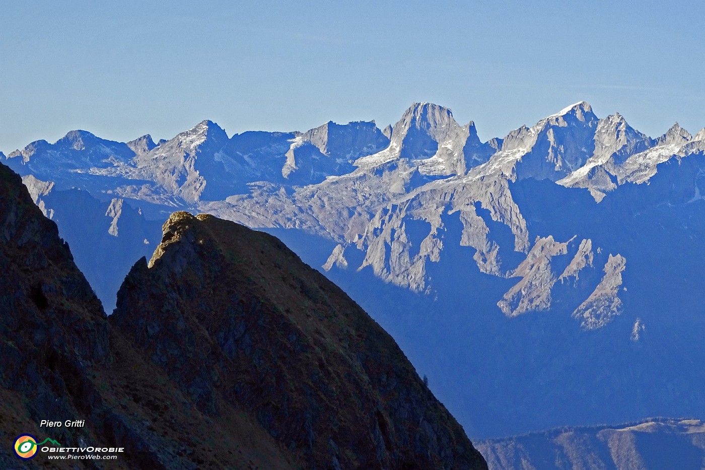 60 Alpi Retiche, Pizzo Badile e Cengalo.JPG -                                